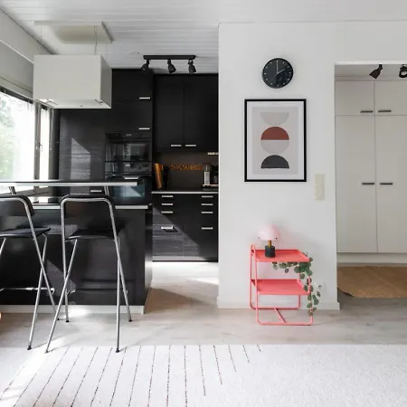 Daire Cozy Close To Downtown With Sauna And Parking